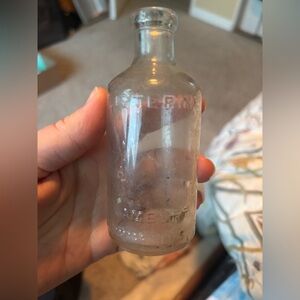 White Transparent Glass Bottle with Cylindrical Shape